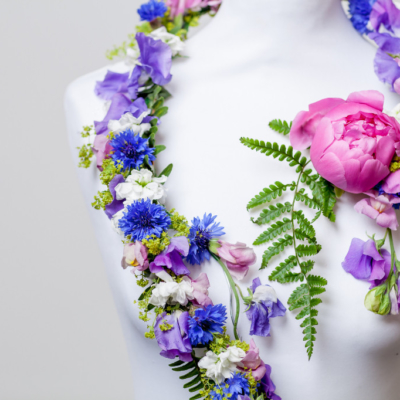British-Flowers-Week-2017-Mary-Jane-Vaughan-necklace-New-Covent-Garden-Flower-Market (1)