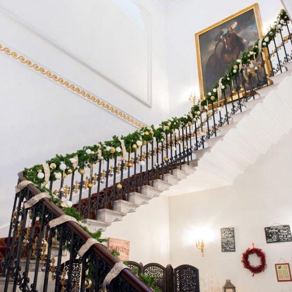 Chandos_House_Christmas_Bannister_Garland_1