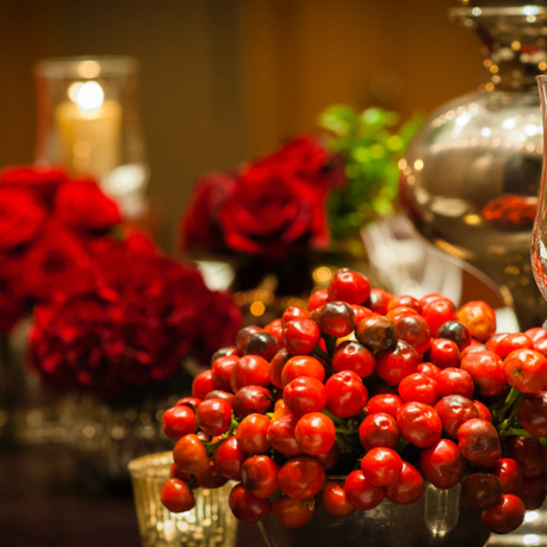 traditional xmas table at the rosewood